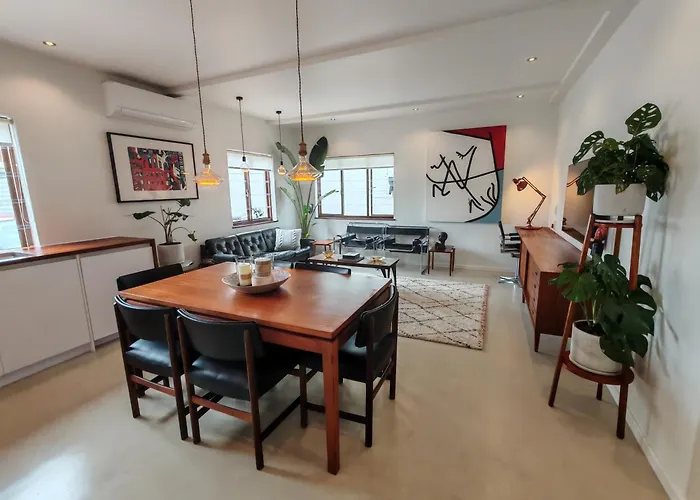 Modern And Cozy 2-Bedroom With Pool And Gym