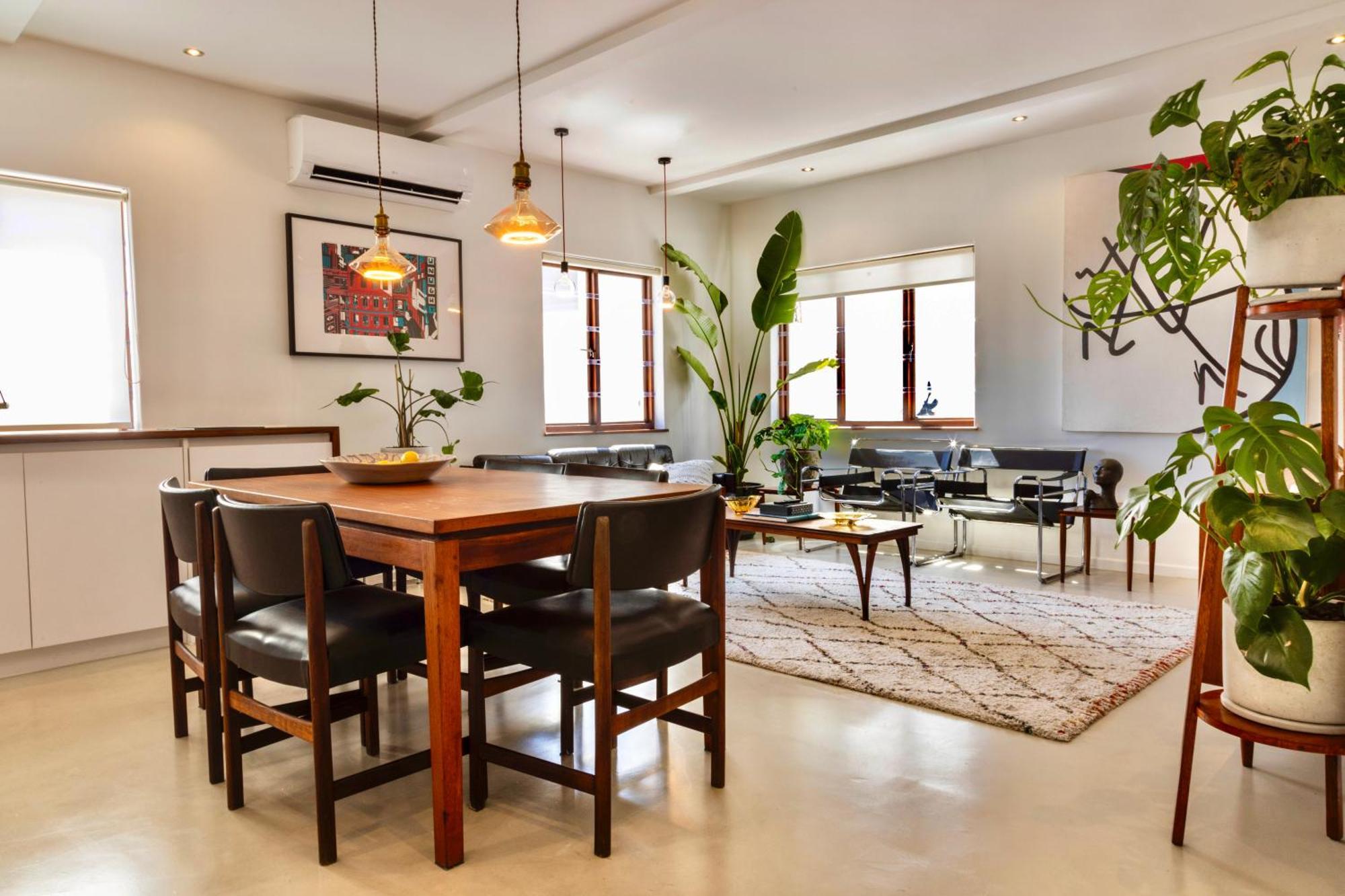 Modern And Cozy 2-bedroom With Pool And Gym Cape Town