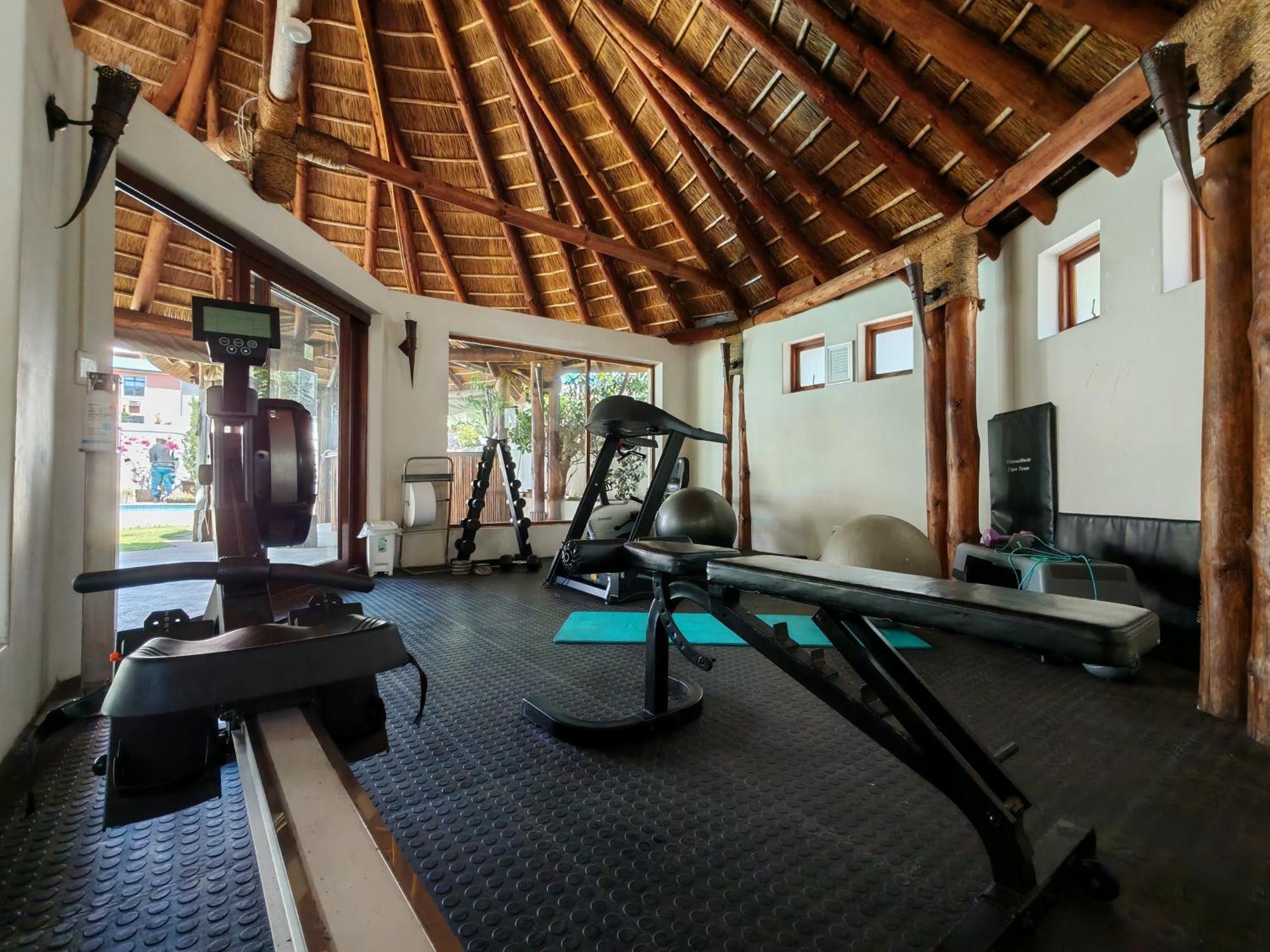 Modern And Cozy 2-bedroom With Pool And Gym Apartment